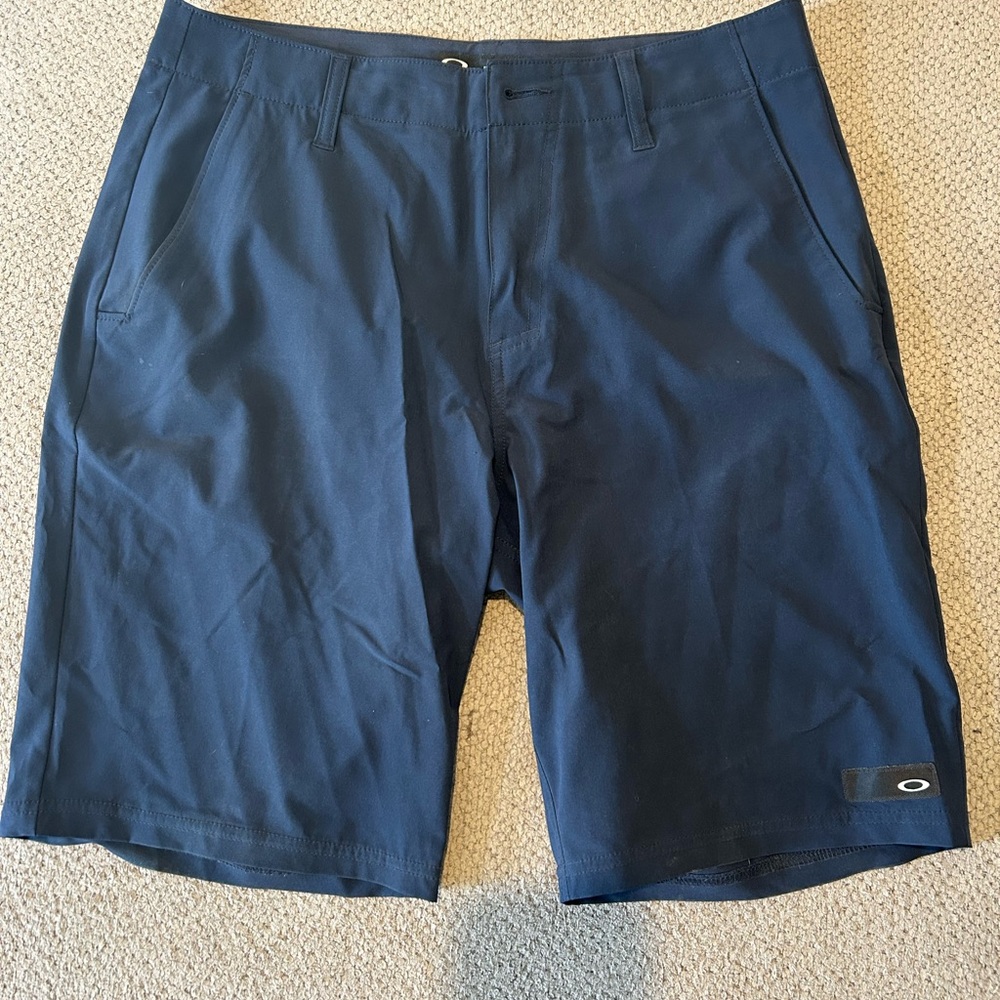 Oakley athletic shorts 32”